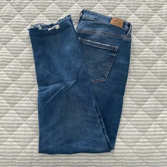 American Eagle Outfitters Strigid Mom Jeans - Picture 3 of 9